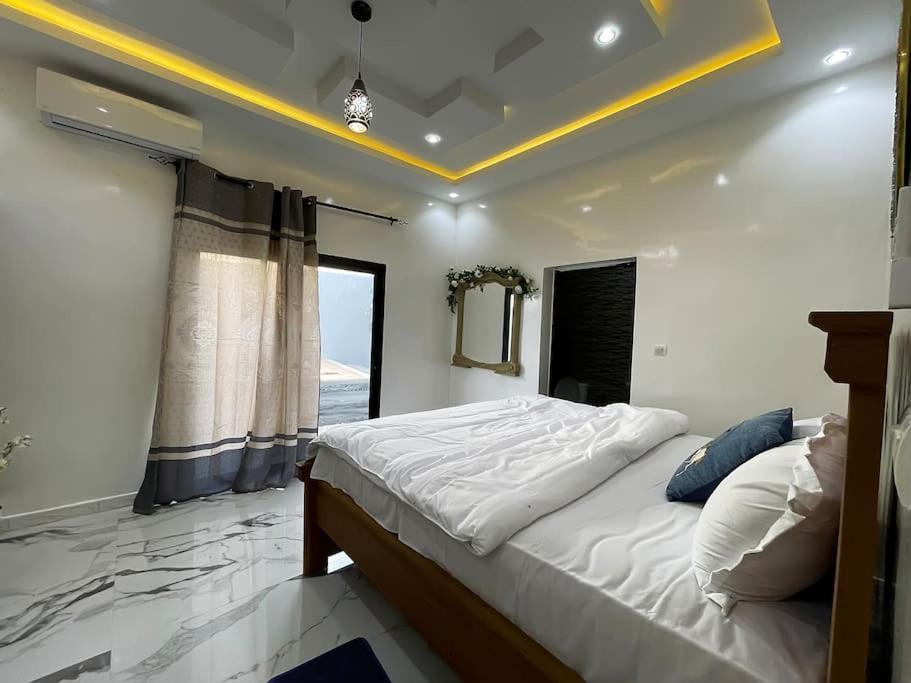 Villa Adja Nafy A Saly Gandigal Bagian luar foto